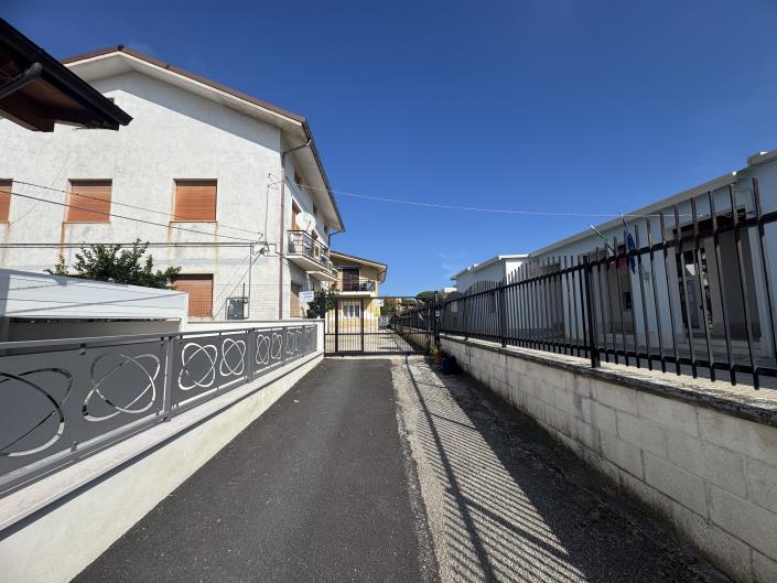 Image No.2-6 Bed Villa / Detached for sale