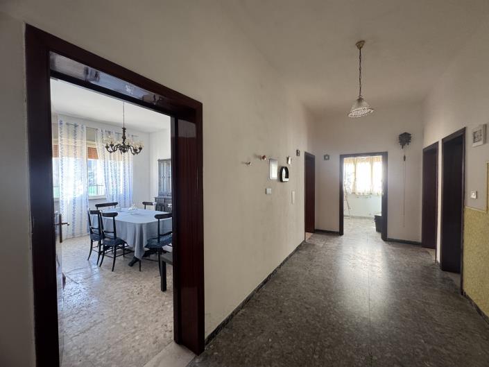 Image No.10-6 Bed Villa / Detached for sale