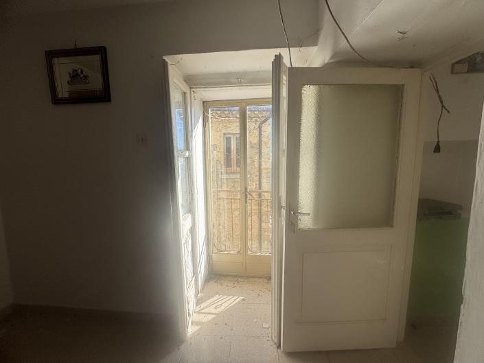 Image No.9-2 Bed Townhouse for sale