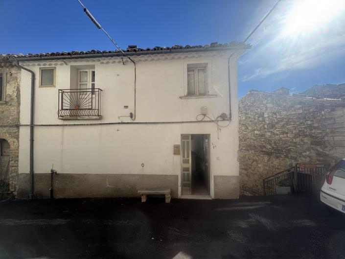 Image No.33-2 Bed Townhouse for sale