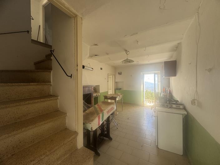 Image No.25-2 Bed Townhouse for sale