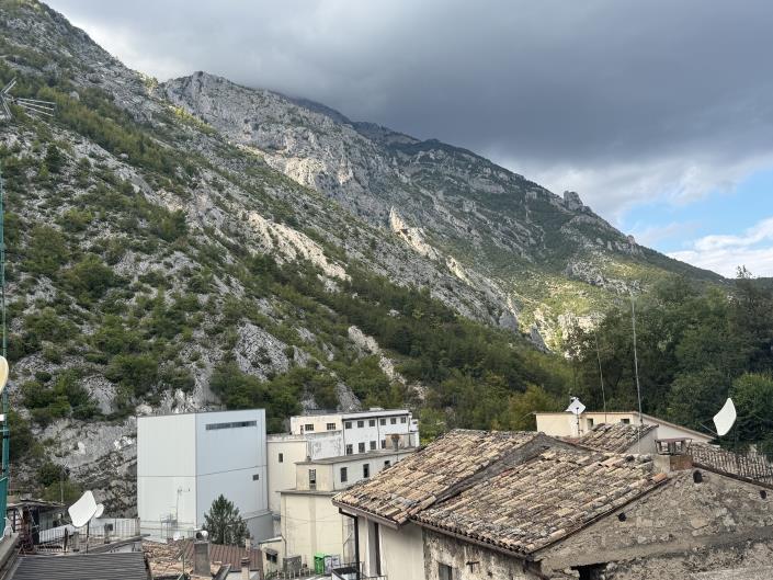 Image No.15-2 Bed Townhouse for sale