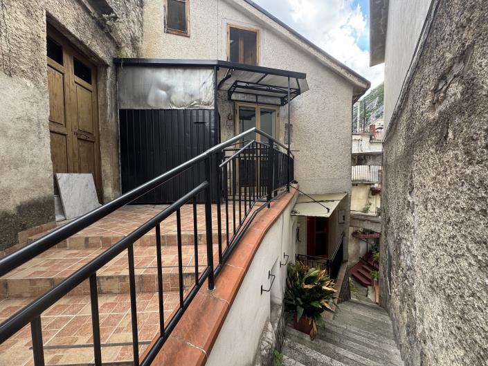 Image No.49-2 Bed Townhouse for sale