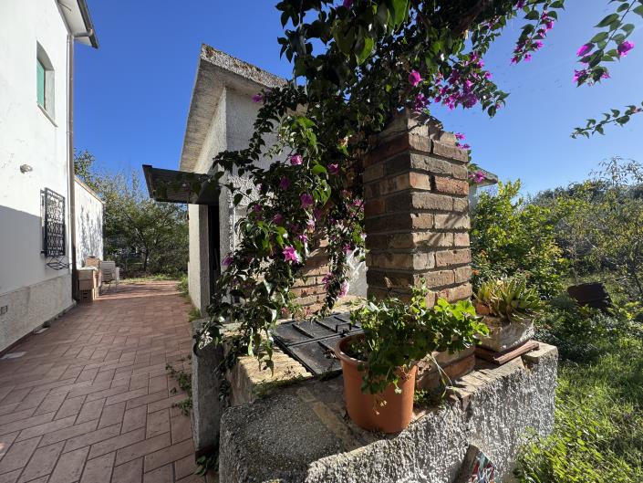 Image No.9-2 Bed Farmhouse for sale