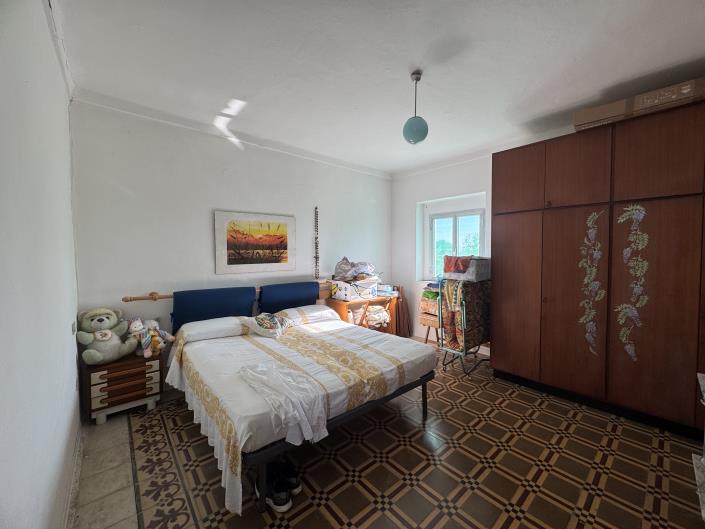 Image No.22-2 Bed Farmhouse for sale