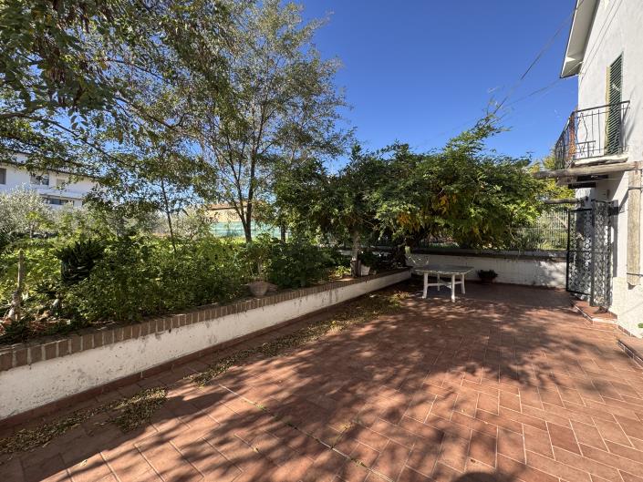 Image No.49-2 Bed Farmhouse for sale