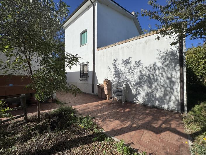 Image No.47-2 Bed Farmhouse for sale