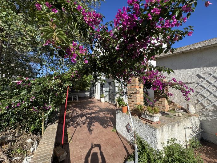 Image No.52-2 Bed Farmhouse for sale