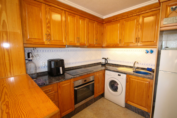 Image No.8-2 Bed House for sale