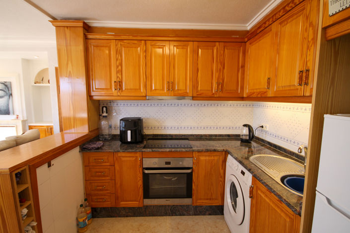 Image No.9-2 Bed House for sale