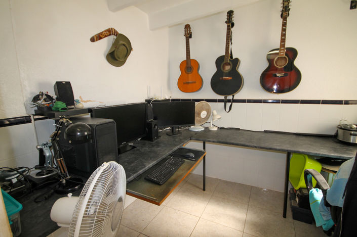 Image No.10-2 Bed House for sale