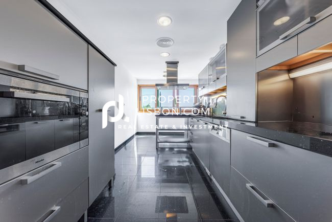 Image No.18-2 Bed Apartment for sale