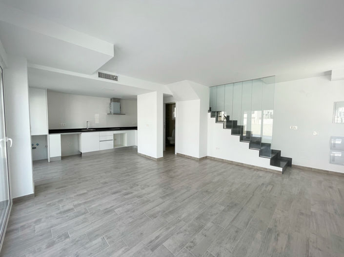 Image No.2-4 Bed Villa for sale