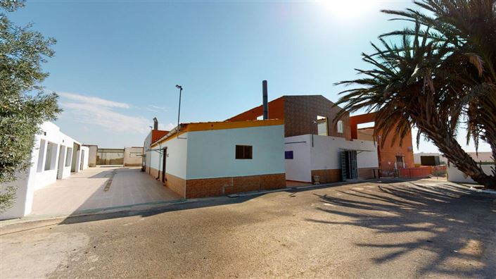 Image No.1-5 Bed Townhouse for sale