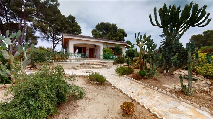Image No.2-6 Bed Villa for sale