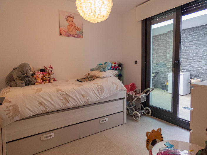 Image No.19-3 Bed Property for sale