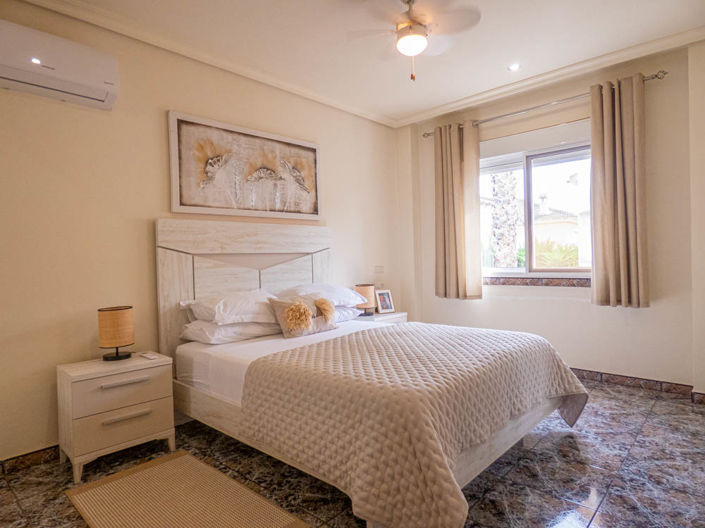 Image No.15-6 Bed Villa for sale