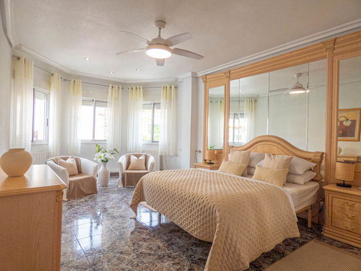 Image No.35-6 Bed Villa for sale