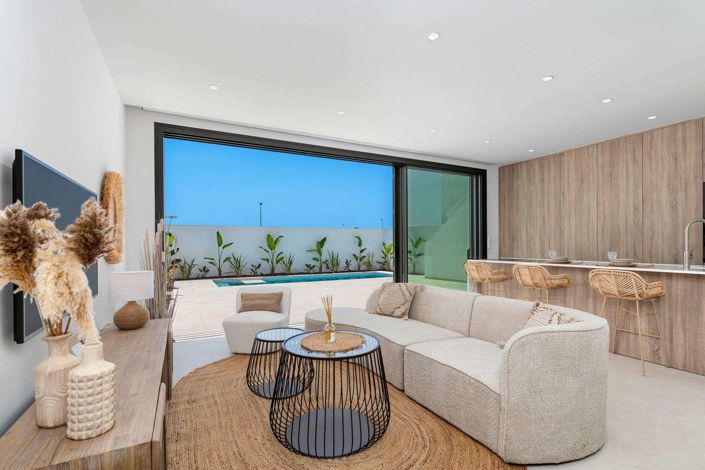 Image No.12-3 Bed Townhouse for sale