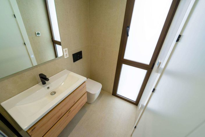 Image No.12-3 Bed Semi-Detached for sale