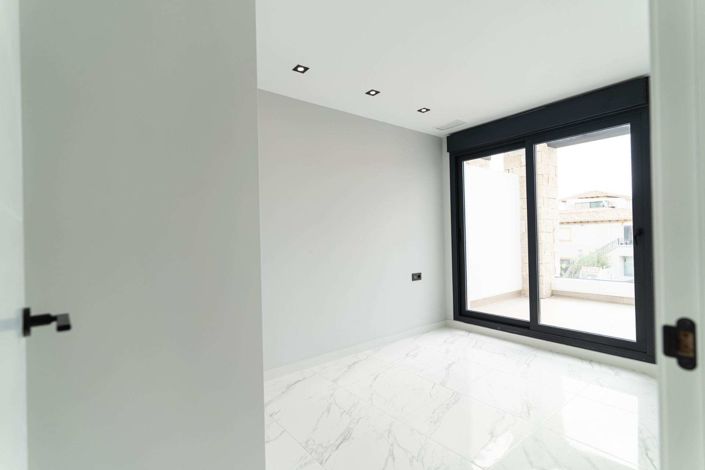 Image No.24-4 Bed Villa for sale