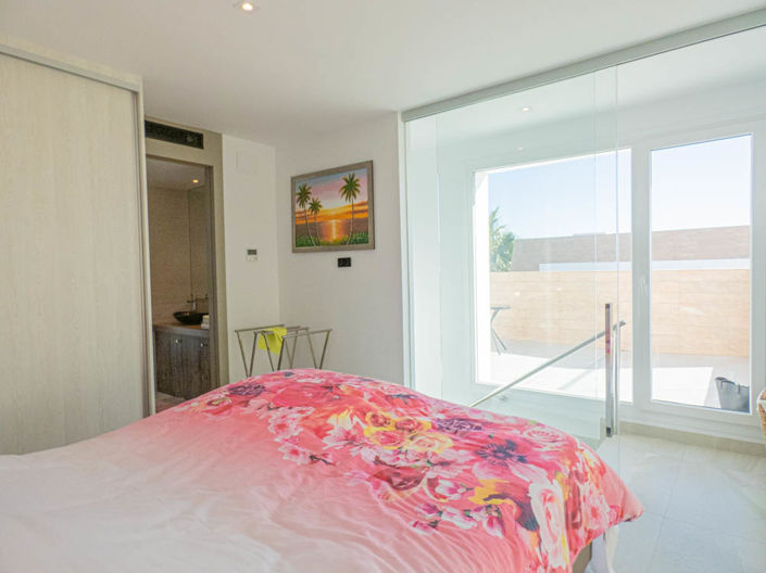 Image No.10-3 Bed Villa for sale