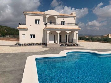 4 Bed Villa for sale