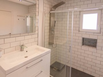 10167renovationopportunityonexpansiveplote280