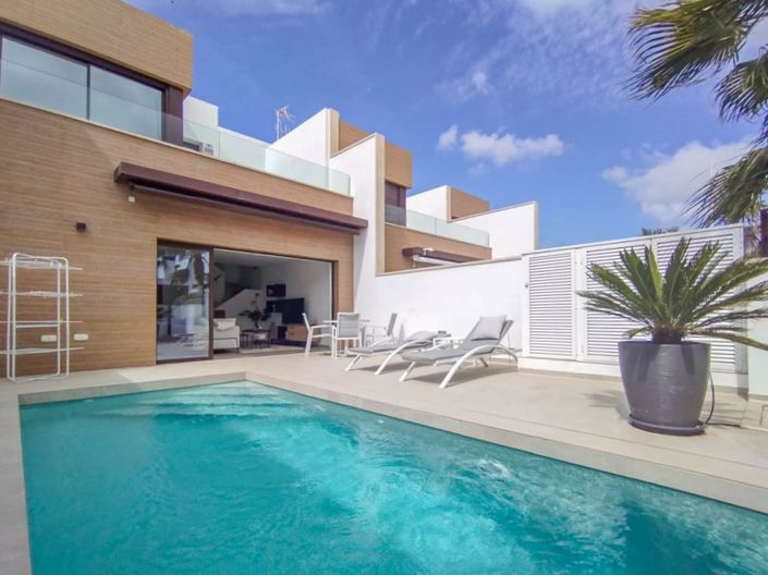 Image No.1-4 Bed Villa for sale