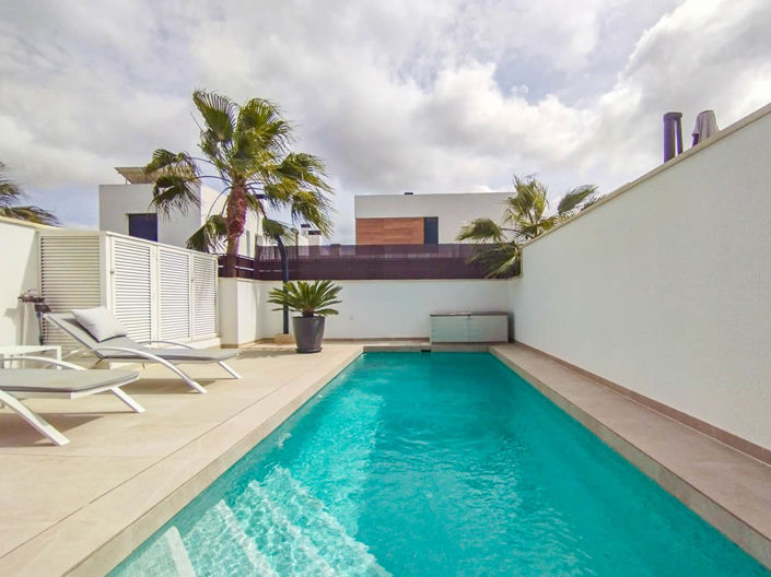 Image No.3-4 Bed Villa for sale