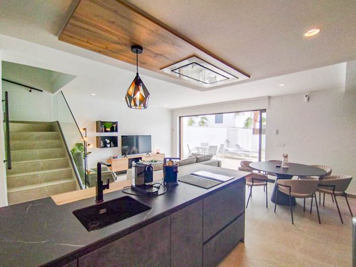 Image No.10-4 Bed Villa for sale