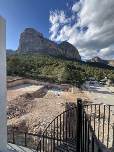 Image No.30-3 Bed Semi-Detached for sale