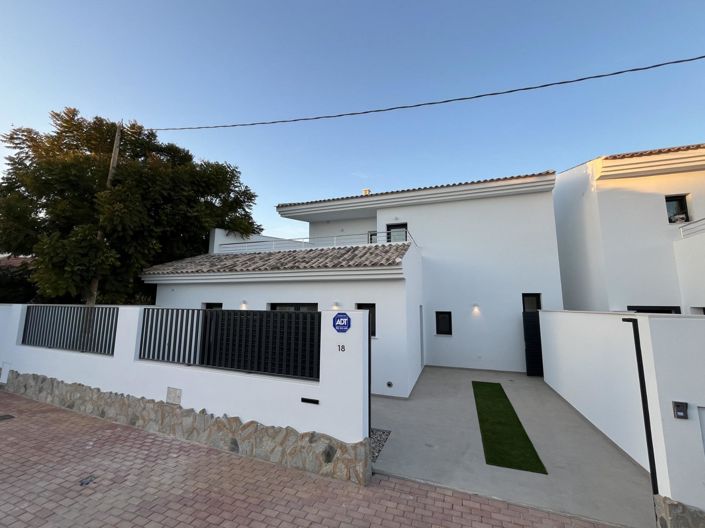 Image No.1-3 Bed Villa for sale