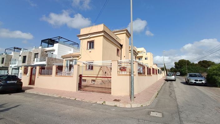 Image No.1-3 Bed Villa for sale