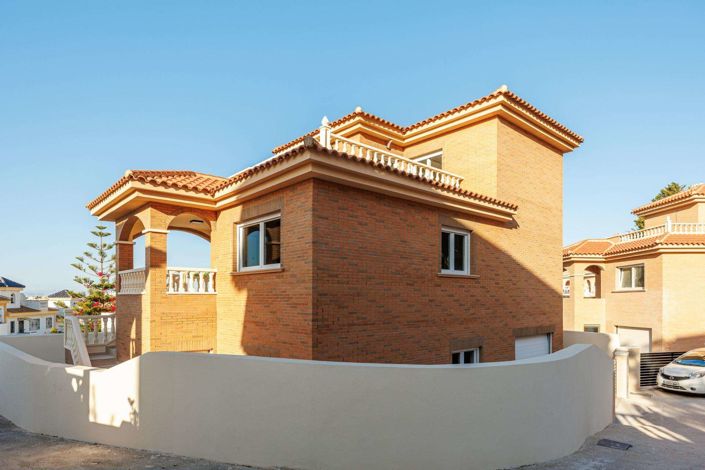 Image No.1-4 Bed Villa for sale