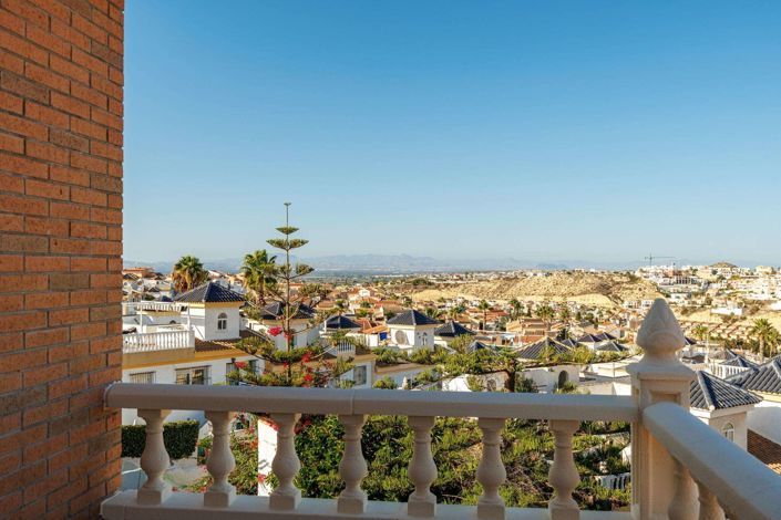 Image No.10-4 Bed Villa for sale