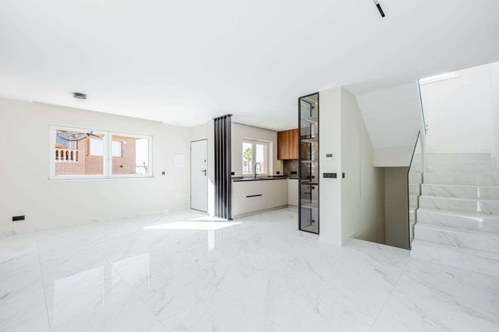 Image No.12-4 Bed Villa for sale