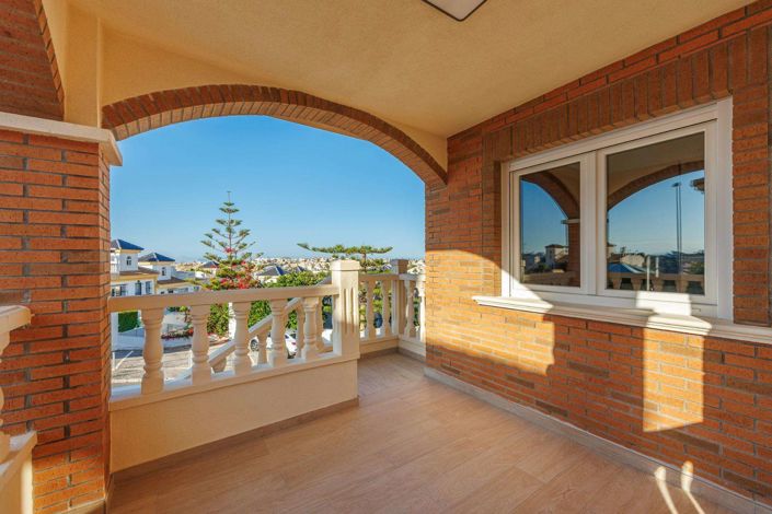 Image No.3-4 Bed Villa for sale