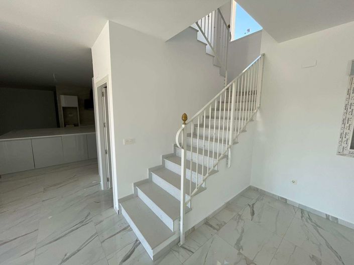 Image No.3-6 Bed Villa for sale