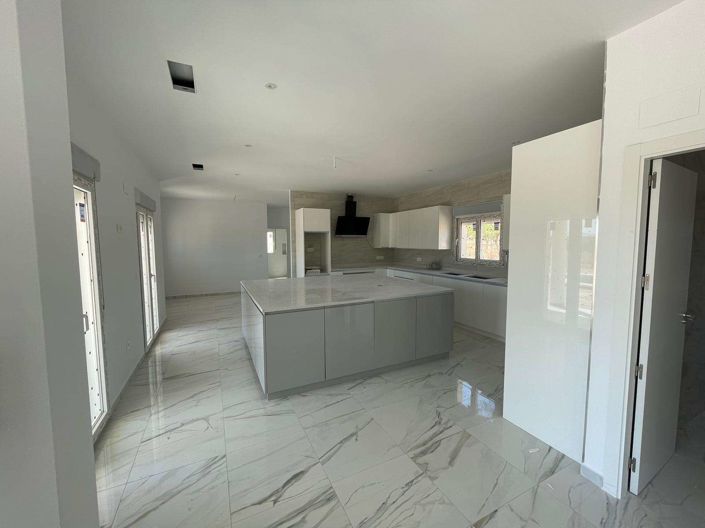 Image No.4-6 Bed Villa for sale