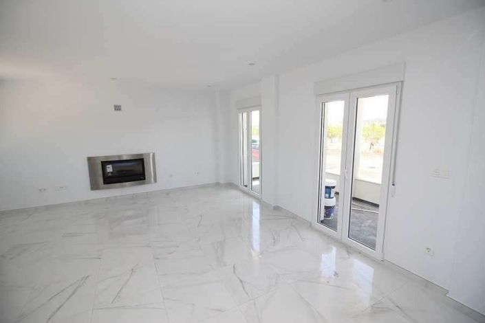 Image No.2-4 Bed Villa for sale