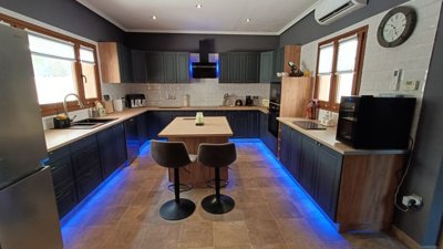 11075amazingcountryretreatwithstables18082515