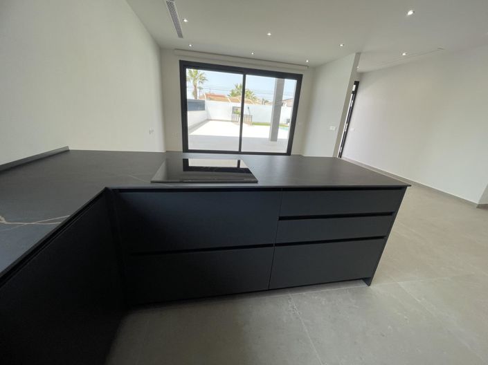 Image No.13-3 Bed Villa for sale