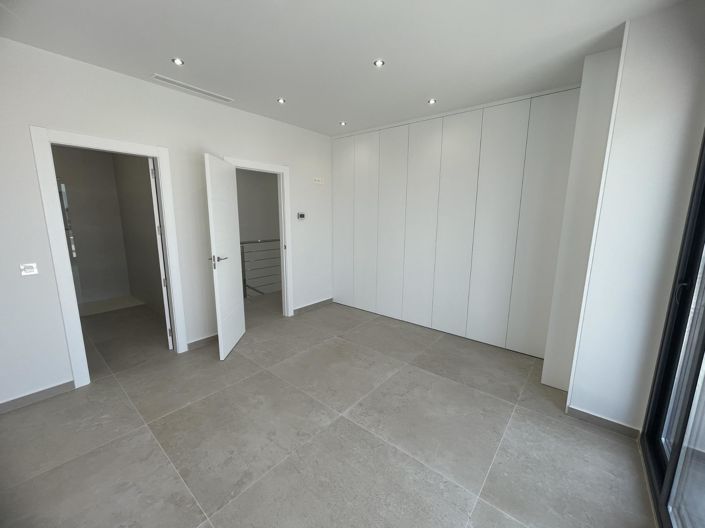 Image No.24-3 Bed Villa for sale