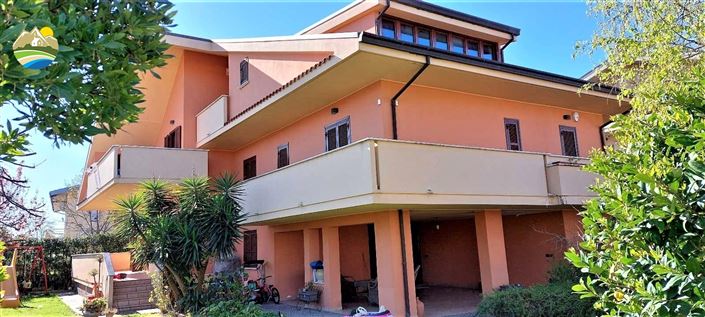 Image No.1-6 Bed Villa for sale