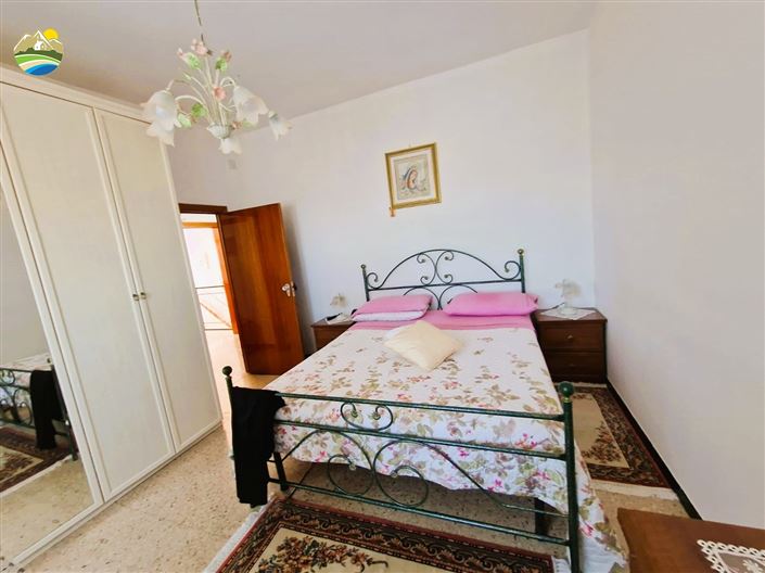 Image No.11-4 Bed Country House for sale