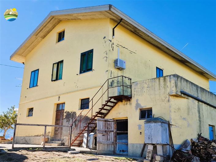 Image No.26-4 Bed Country House for sale