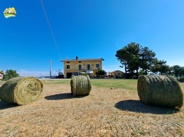 Image No.32-4 Bed Country House for sale