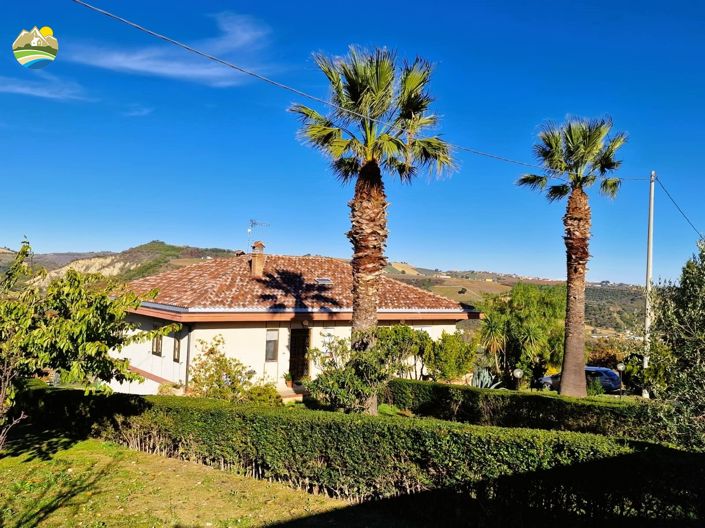 Image No.5-4 Bed Country House for sale