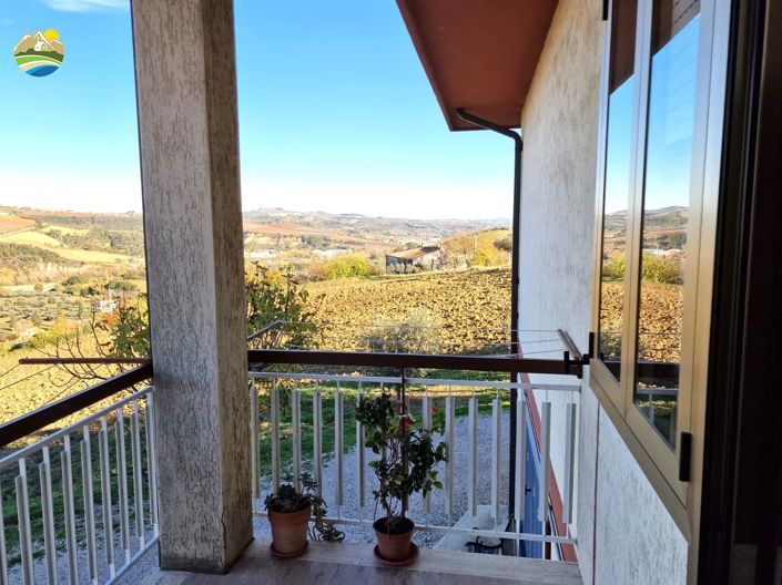 Image No.7-4 Bed Country House for sale